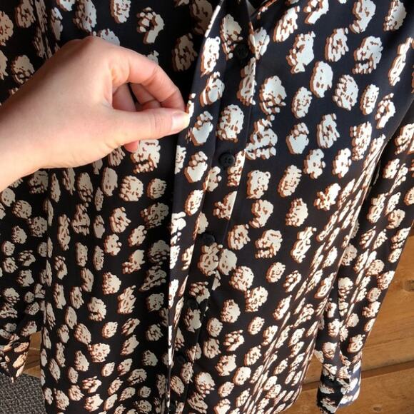 Topshop Long Sleeve Button Down Black Brown Tan Spot Blouse Size 4 - Picture 2 of 9